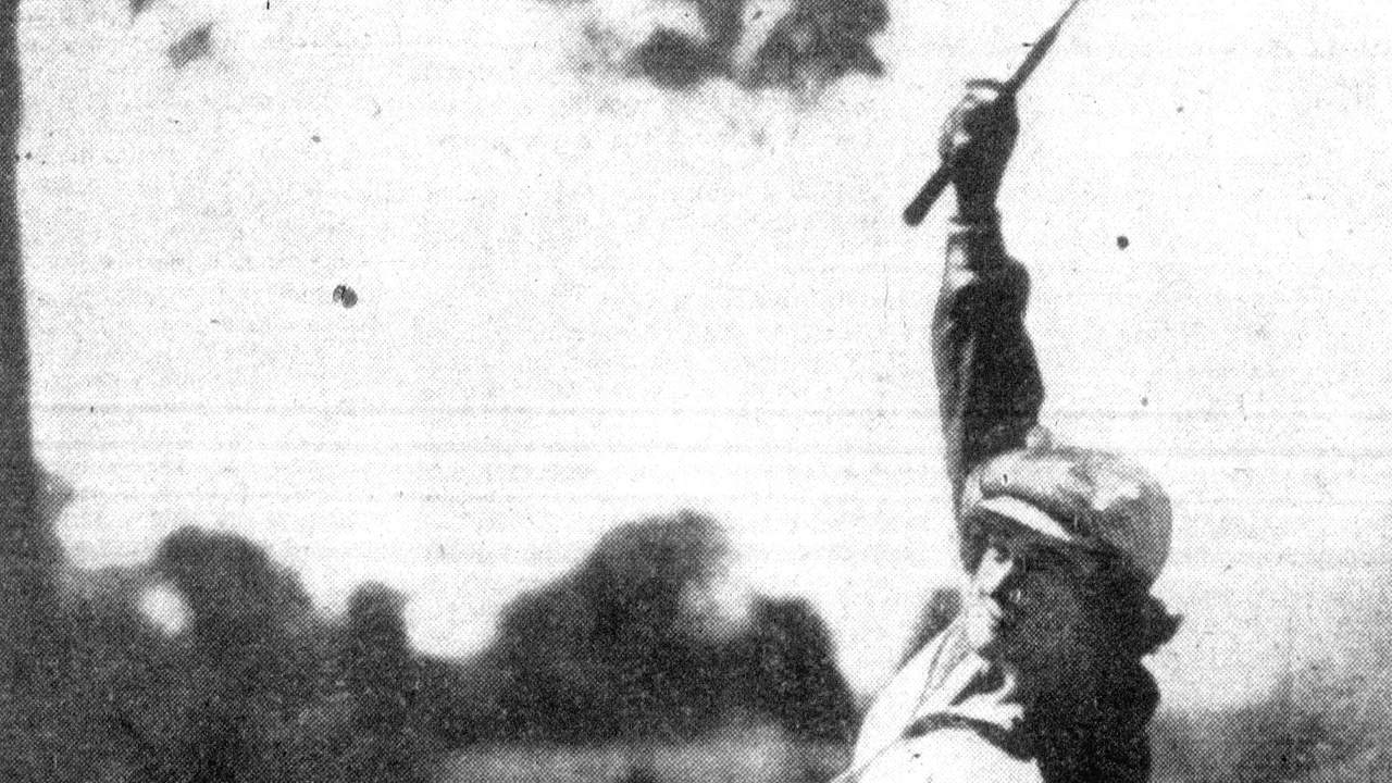 Babe Didrikson Zaharias swinging in 1950